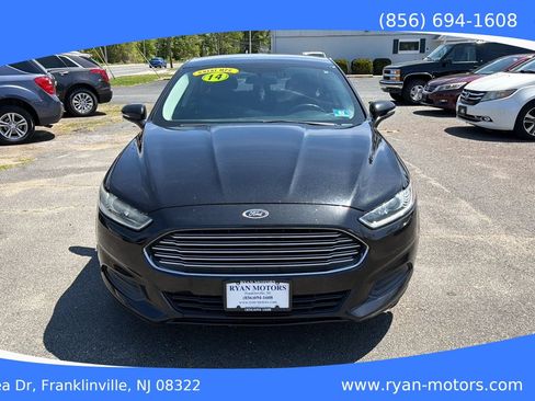 Used 2014 Ford Fusion SE FWD image 2