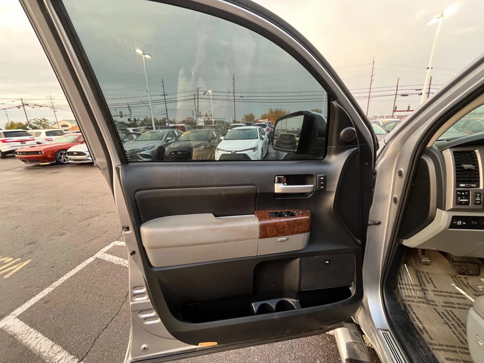 Used 2010 Toyota Tundra Limited w/ Platinum Pkg AWD/4WD image 38