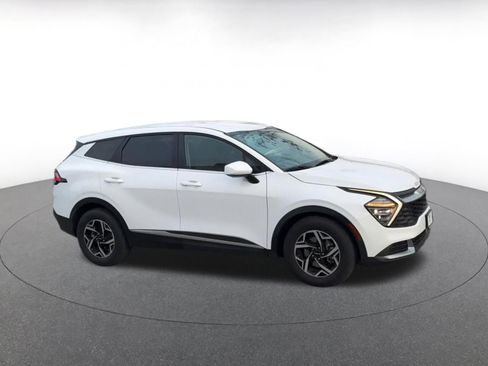Used 2025 Kia Sportage LX image 2