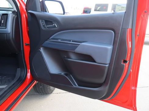 Used 2017 Chevrolet Colorado Z71 AWD/4WD image 36