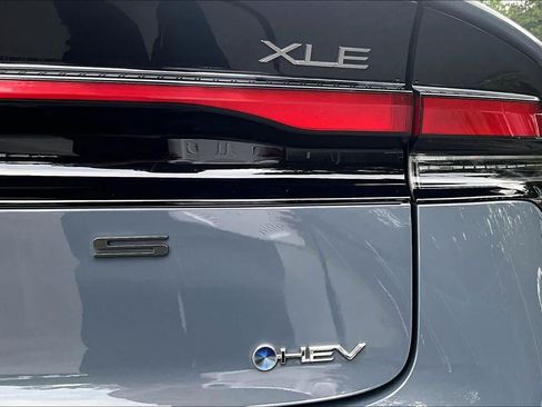 Certified 2024 Toyota Prius XLE FWD image 10