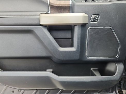 Used 2022 Ford F250 Lariat w/ Black Appearance Package image 21