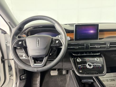 Used 2022 Lincoln Corsair Reserve w/ Sport Package image 3