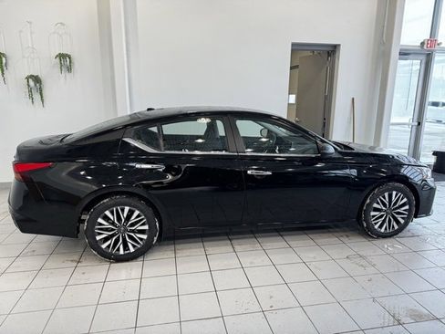 Used 2024 Nissan Altima 2.5 SV image 31