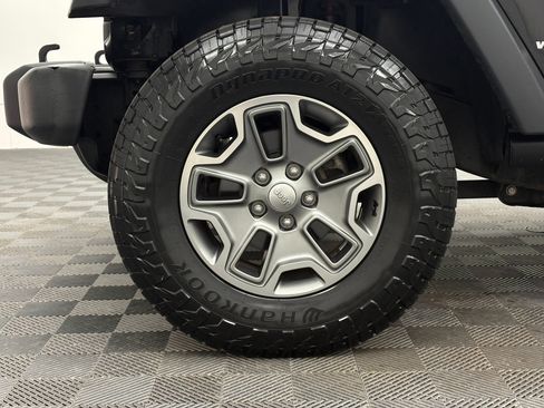 Used 2018 Jeep Wrangler Unlimited Rubicon w/ Dual Top Group AWD/4WD image 12