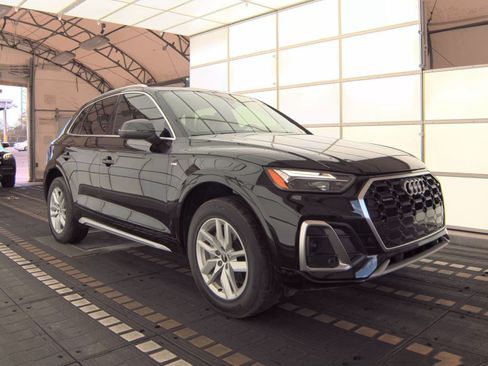 Used 2023 Audi Q5 2.0T Premium w/ Convenience Package AWD/4WD image 4
