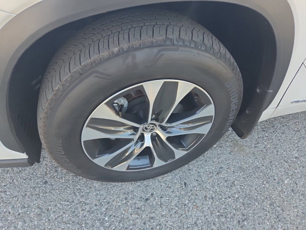 Used 2026 Toyota Highlander XLE AWD/4WD image 10