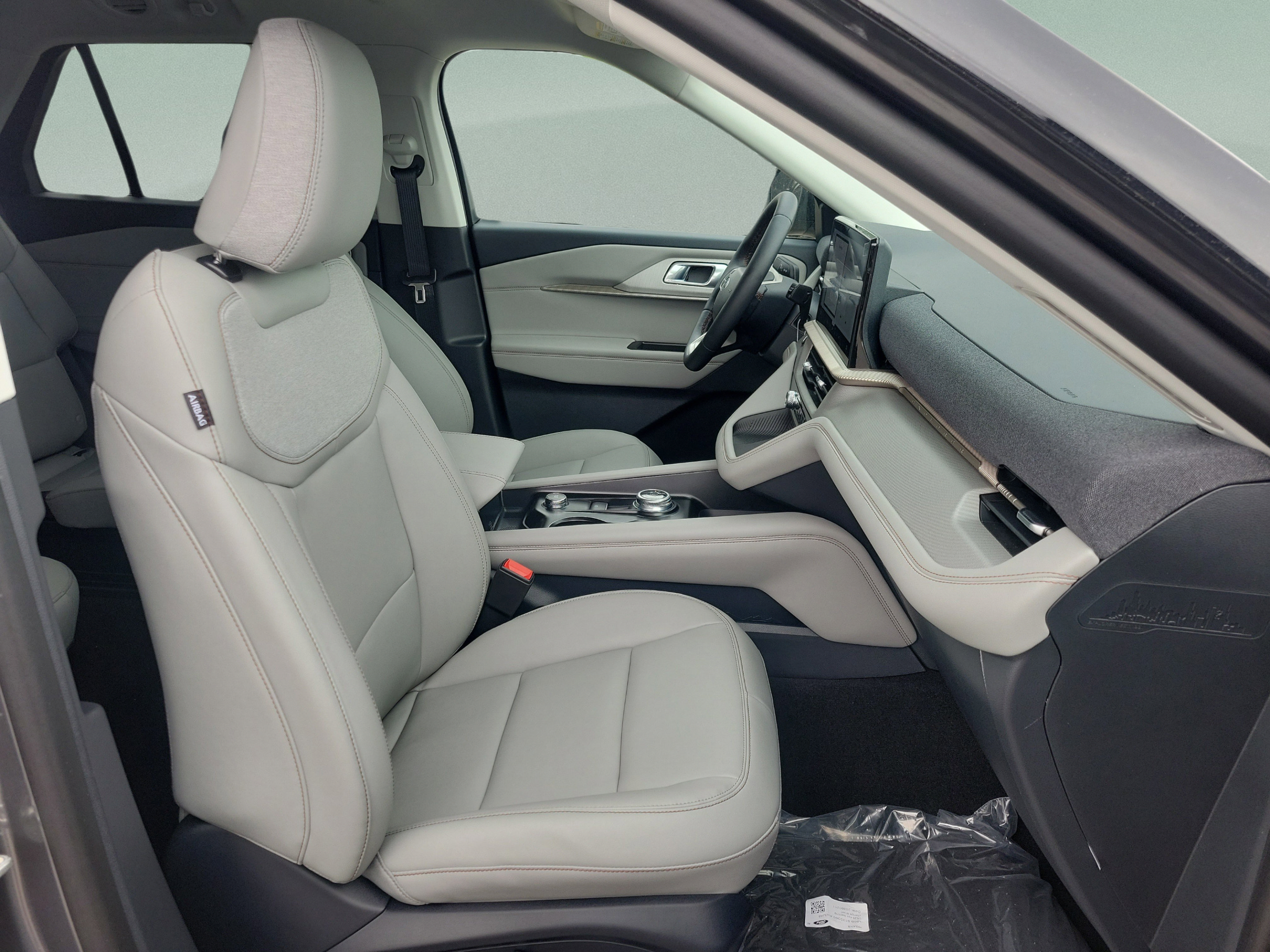 New 2026 Ford Explorer Active w/ Active Comfort Package RWD image 31