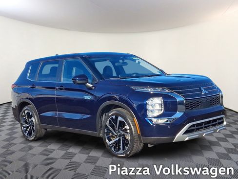 Used 2023 Mitsubishi Outlander SE image 1