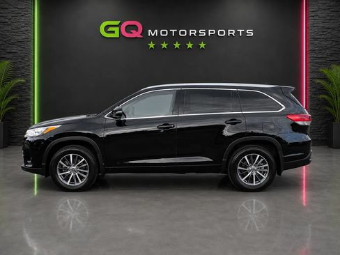 Used 2018 Toyota Highlander XLE AWD/4WD image 4