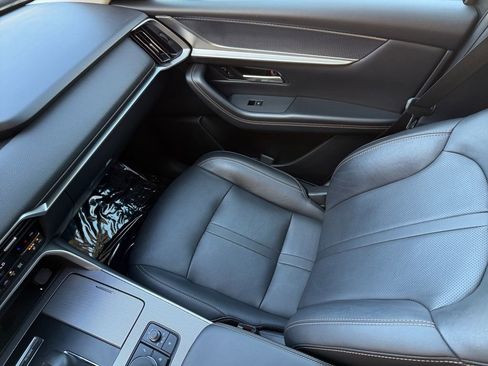 Used 2024 MAZDA CX-90 3.3 Turbo w/ Preferred Plus image 17