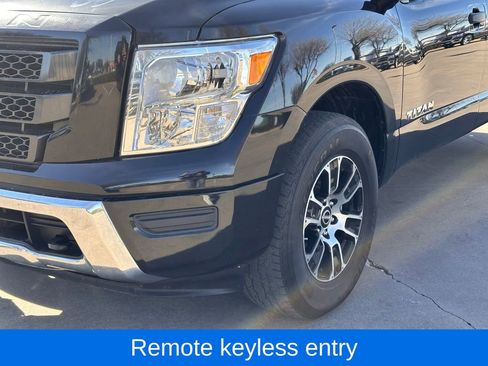 Used 2023 Nissan Titan SV image 4