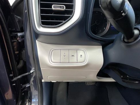 Used 2021 Hyundai Venue FWD image 20