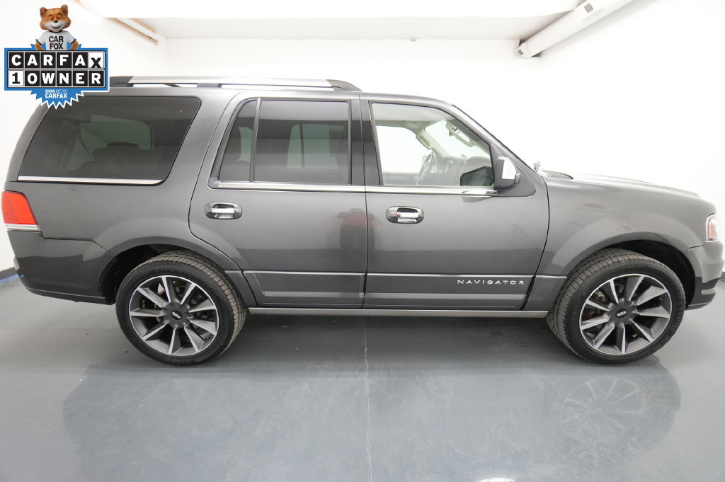 Used 2017 Lincoln Navigator Reserve AWD/4WD image 9