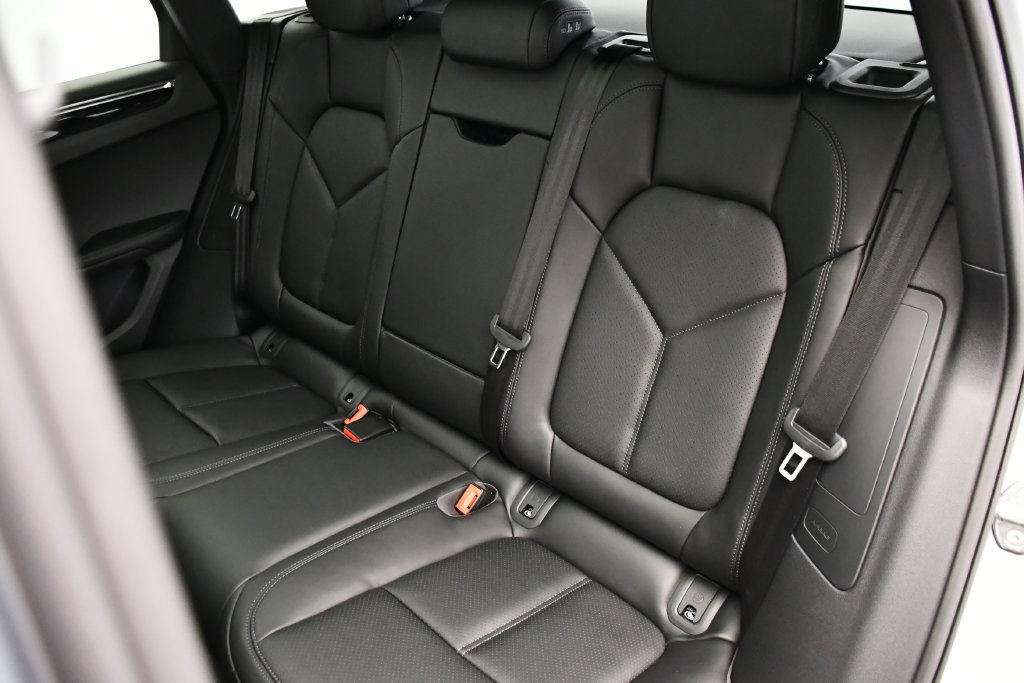 Certified 2026 Porsche Macan Turbo AWD/4WD image 47
