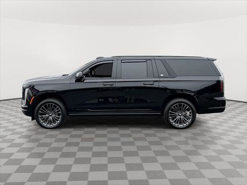Used 2025 Cadillac Escalade ESV Sport Platinum AWD/4WD image 4
