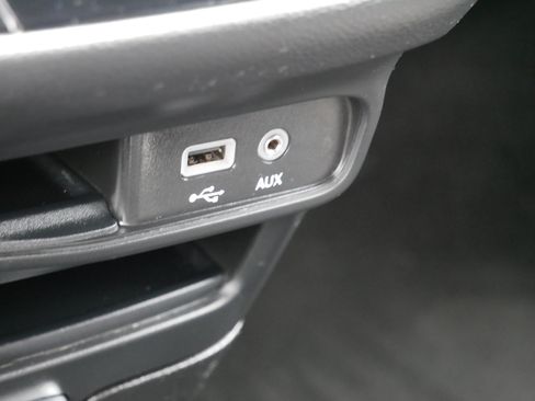 Used 2020 Chrysler Pacifica Touring-L w/ S Appearance Package FWD image 23