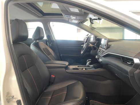Used 2019 Nissan Altima 2.5 SR w/ SR Premium Package AWD/4WD image 18