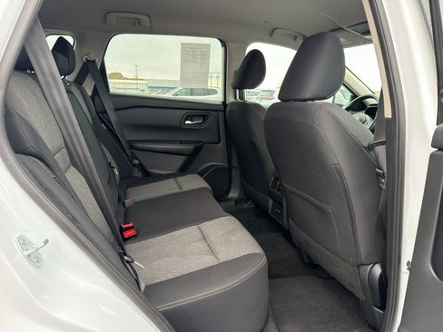 Used 2024 Nissan Rogue SV image 31