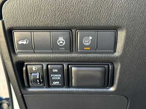 Used 2018 Nissan Armada Platinum w/ Captain Seat Package RWD image 25