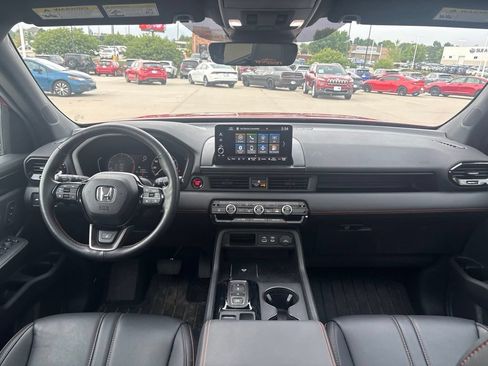 Certified 2025 Honda Pilot TrailSport image 36
