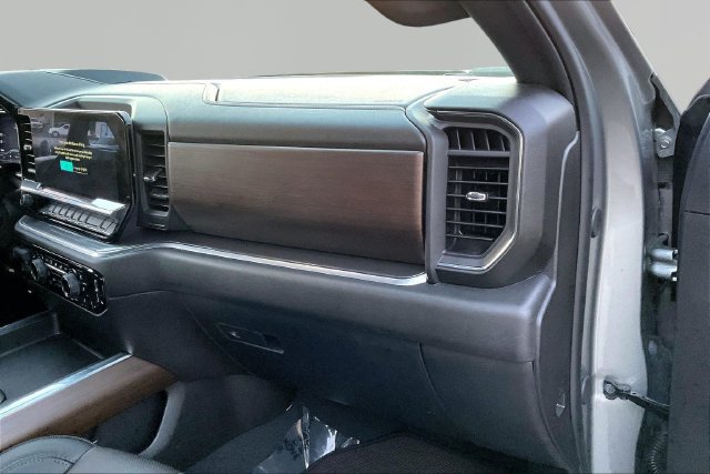 Used 2024 Chevrolet Silverado 2500 High Country w/ High Country Premium Package AWD/4WD image 18