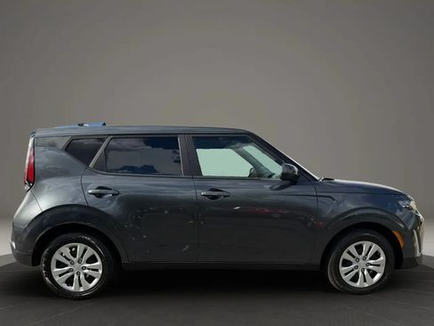 Used 2024 Kia Soul LX FWD image 4