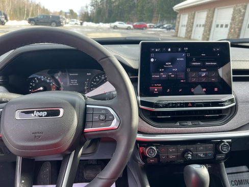 Used 2023 Jeep Compass Latitude w/ Convenience Group image 14