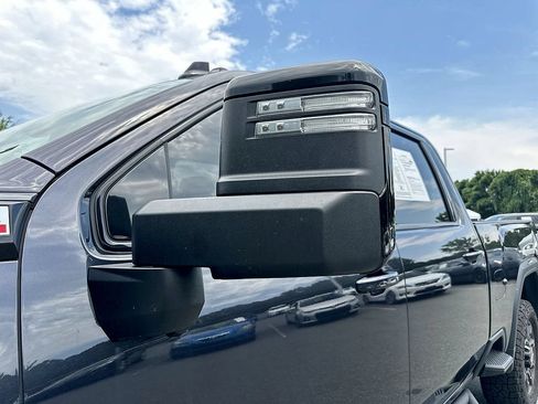 Used 2024 GMC Sierra 2500 AT4 w/ AT4 Preferred Package AWD/4WD image 10
