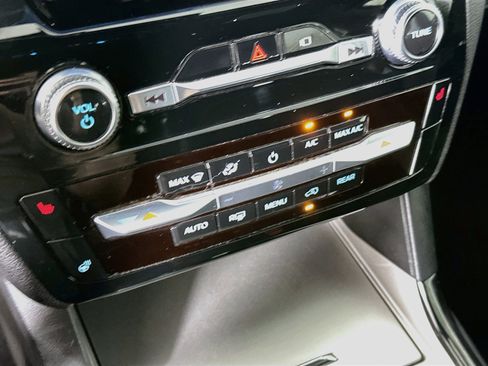 Used 2022 Ford Explorer ST-Line AWD/4WD image 24