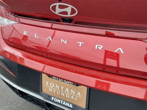 New 2025 Hyundai Elantra Limited image 24