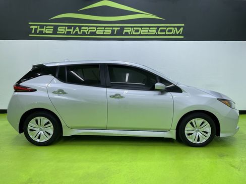 Used 2025 Nissan Leaf S image 11