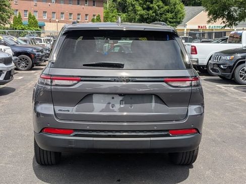 Certified 2023 Jeep Grand Cherokee Altitude AWD/4WD image 4