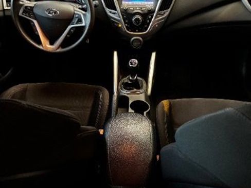 Used 2016 Hyundai Veloster image 32