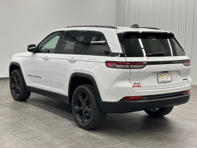 Used 2024 Jeep Grand Cherokee Limited w/ Black Appearance Package AWD/4WD image 4
