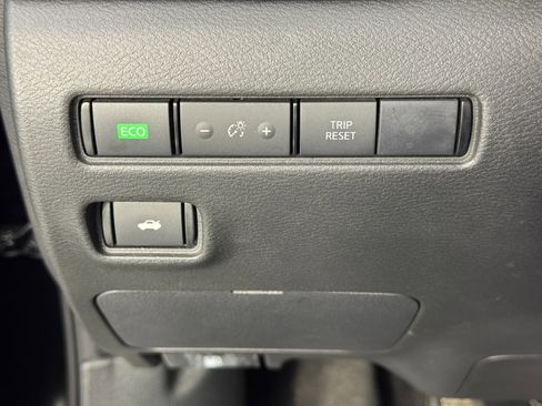 Used 2022 Nissan Sentra SV w/ SV Premium Package image 17