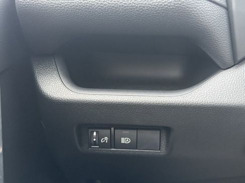 Used 2025 Toyota RAV4 XLE image 28