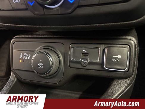 Used 2023 Jeep Renegade Latitude image 20