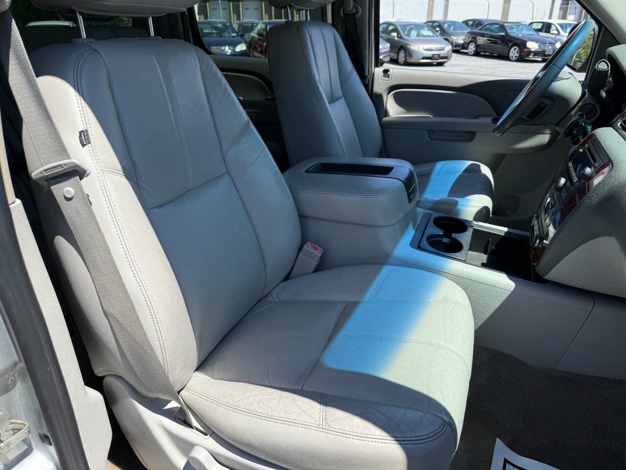 Used 2010 Chevrolet Suburban LT AWD/4WD image 38