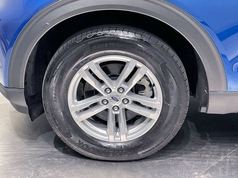 Used 2022 Ford Explorer XLT w/ Equipment Group 202A AWD/4WD image 17