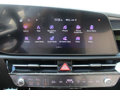 Certified 2024 Kia Niro EX Touring FWD image 29