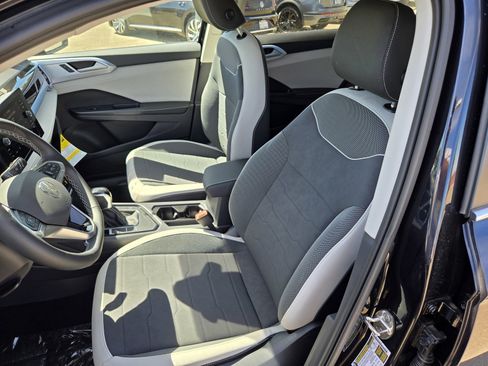 New 2025 Volkswagen Taos SE image 10