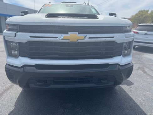Used 2024 Chevrolet Silverado 2500 Custom w/ Custom Value Package image 10