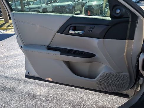 Used 2015 Honda Accord Touring image 25