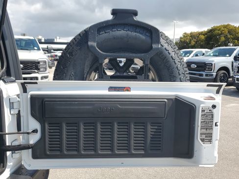 Used 2024 Jeep Wrangler Rubicon w/ Safety Group image 13