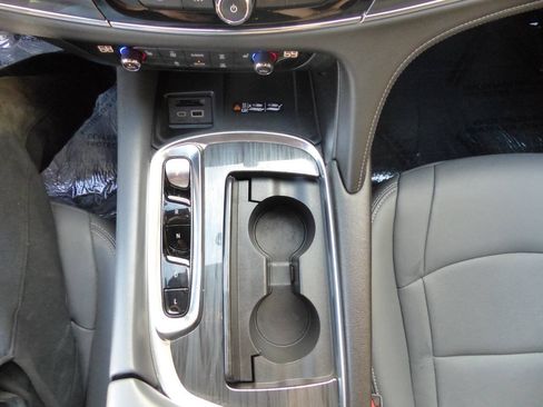 Used 2023 Buick Enclave Essence AWD/4WD image 33