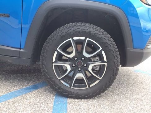 Used 2025 Jeep Compass Trailhawk AWD/4WD image 23