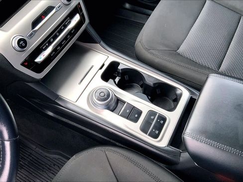 Used 2022 Ford Explorer XLT image 15