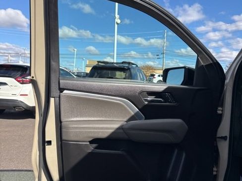 Used 2023 Chevrolet Colorado ZR2 w/ ZR2 Convenience Package III image 10