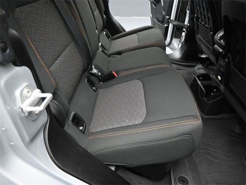 Used 2023 Jeep Gladiator Mojave image 15